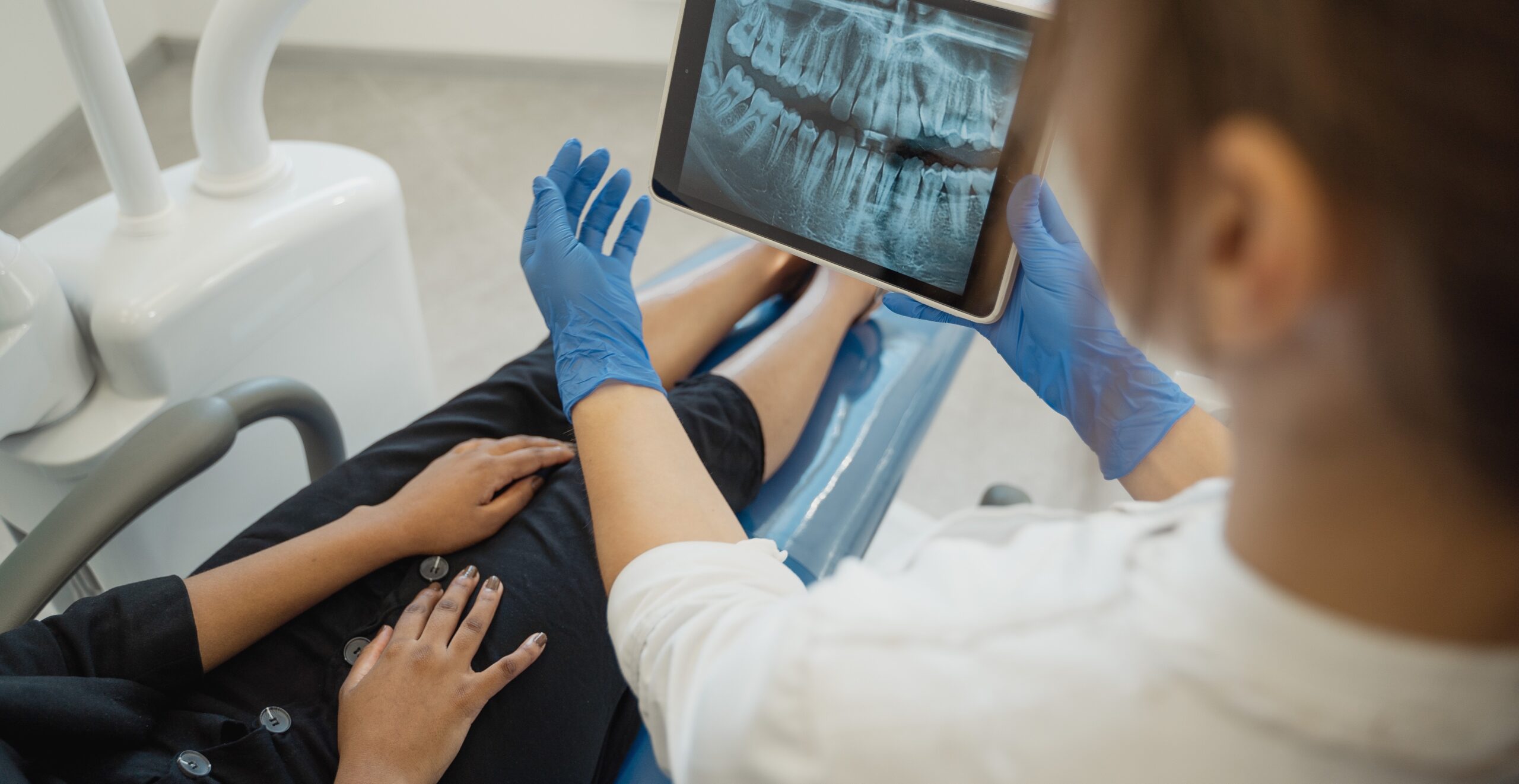 intervento dentista rosta